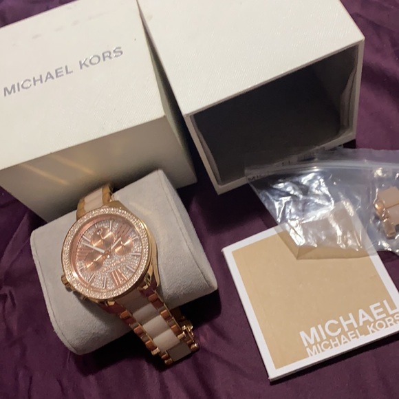 Watch - Picture 2 of 7